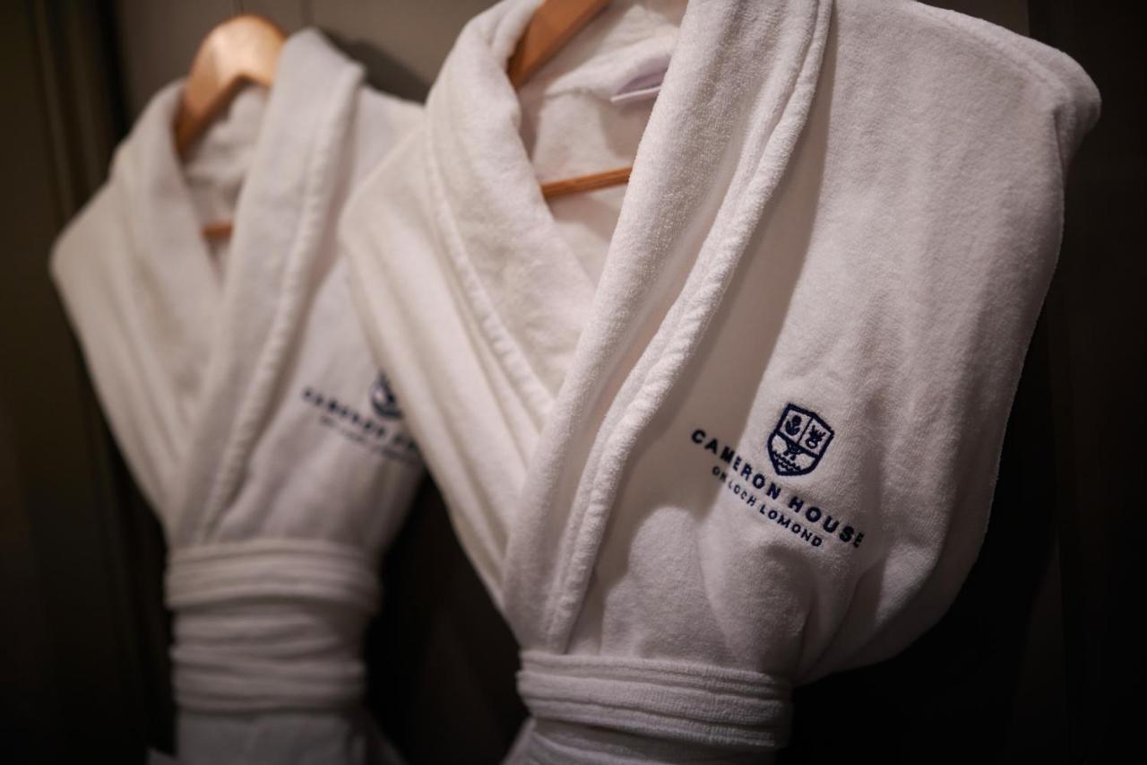 Cameron House on Loch Lomond Alexandria Exteriör bild A bathrobe