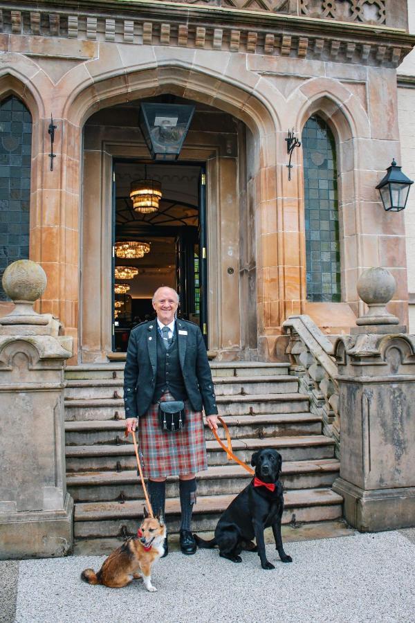 Cameron House on Loch Lomond Alexandria Exteriör bild A Scottish doorman in traditional kilt