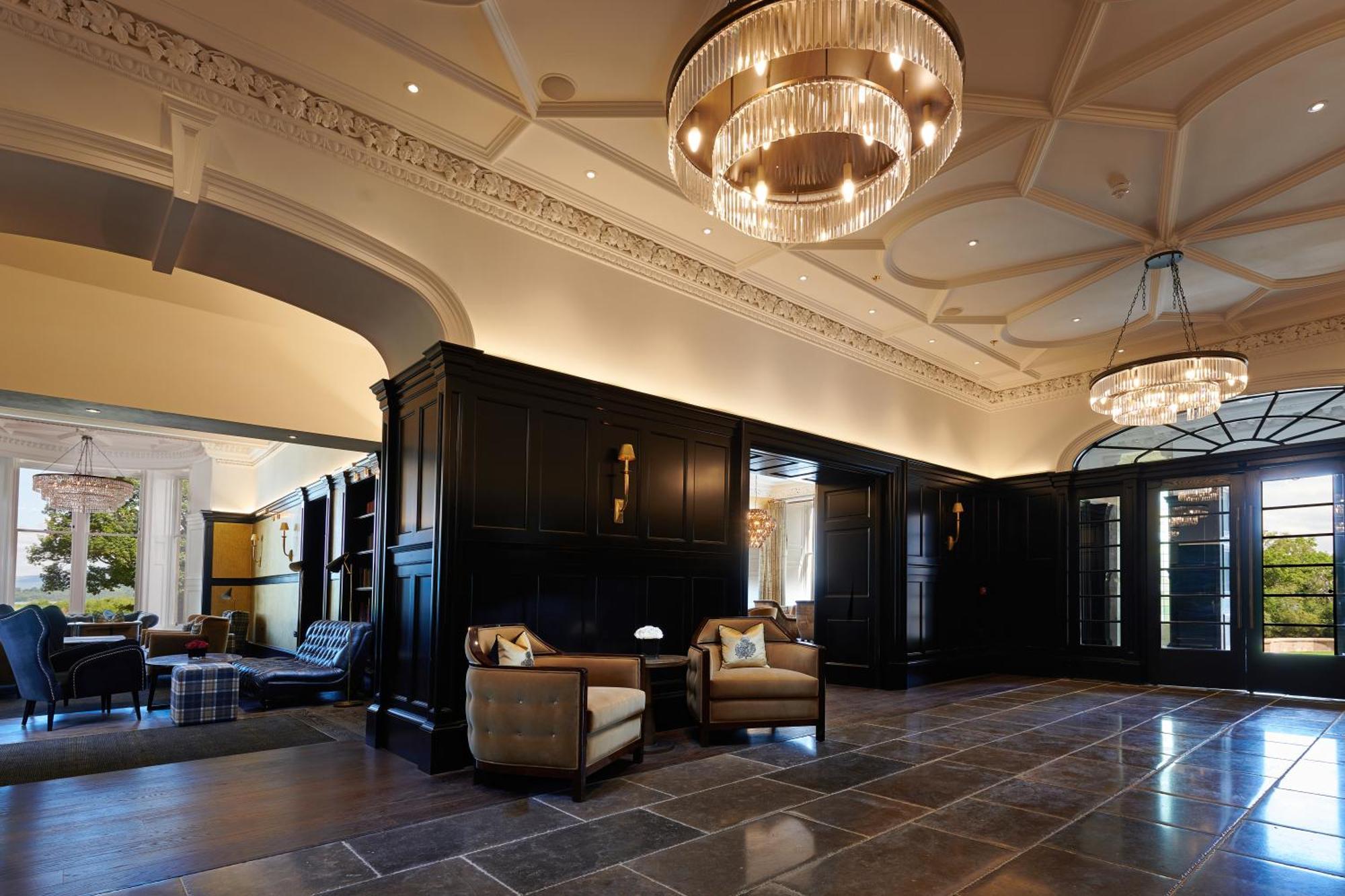 Cameron House on Loch Lomond Alexandria Exteriör bild The hotel's lobby