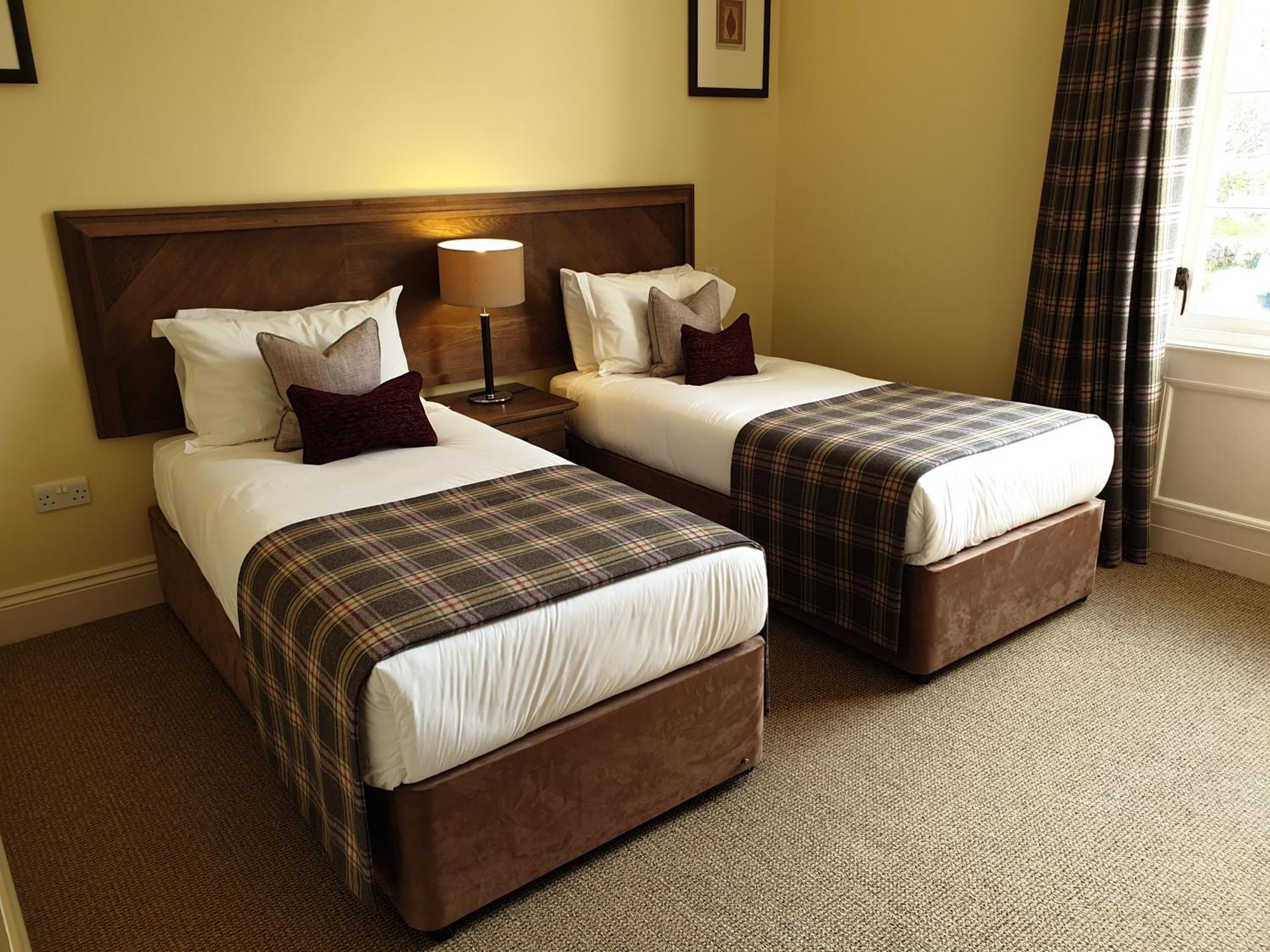 Cameron House on Loch Lomond Alexandria Exteriör bild A twin room