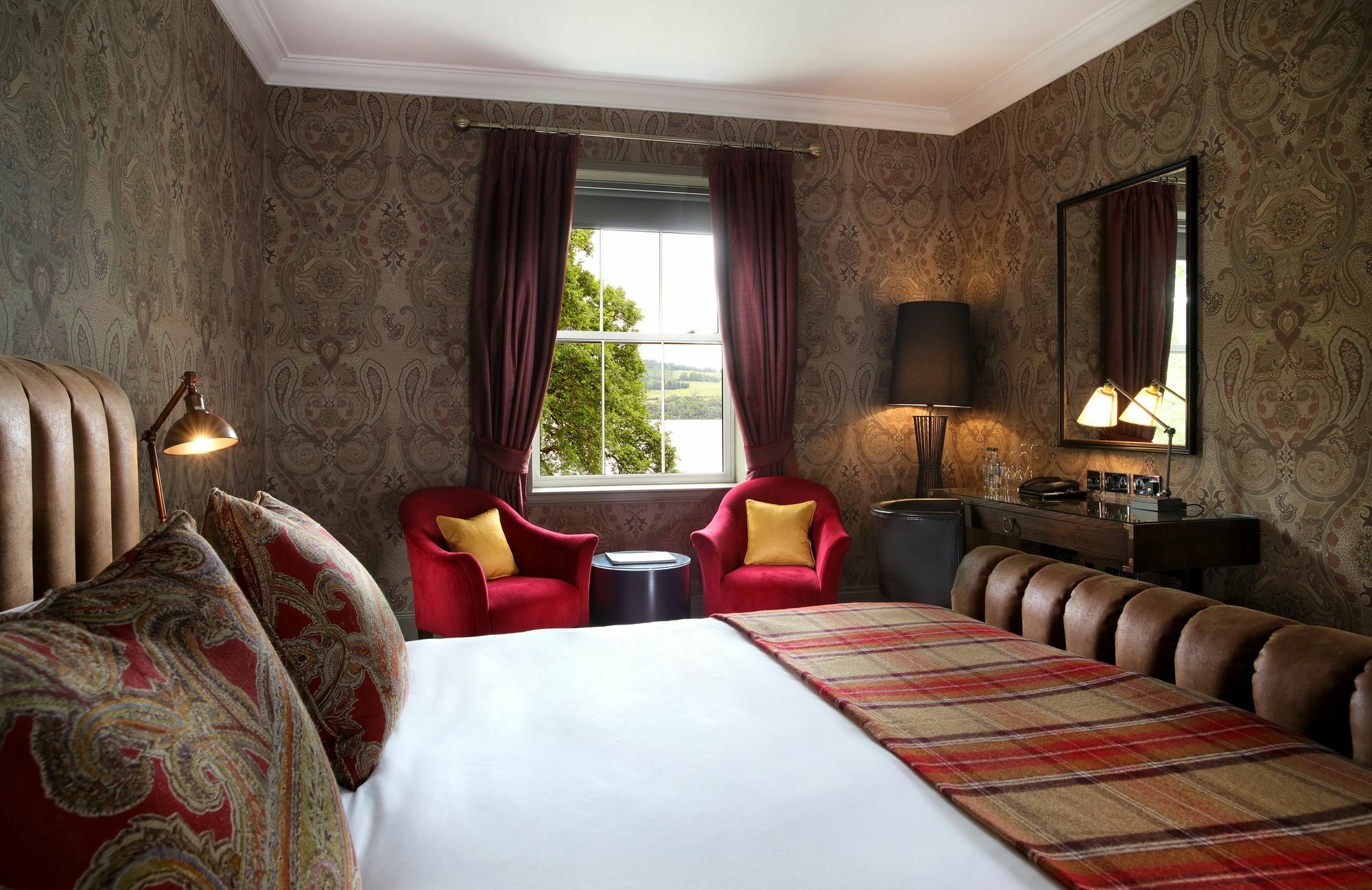 Cameron House on Loch Lomond Alexandria Exteriör bild A bedroom at the hotel