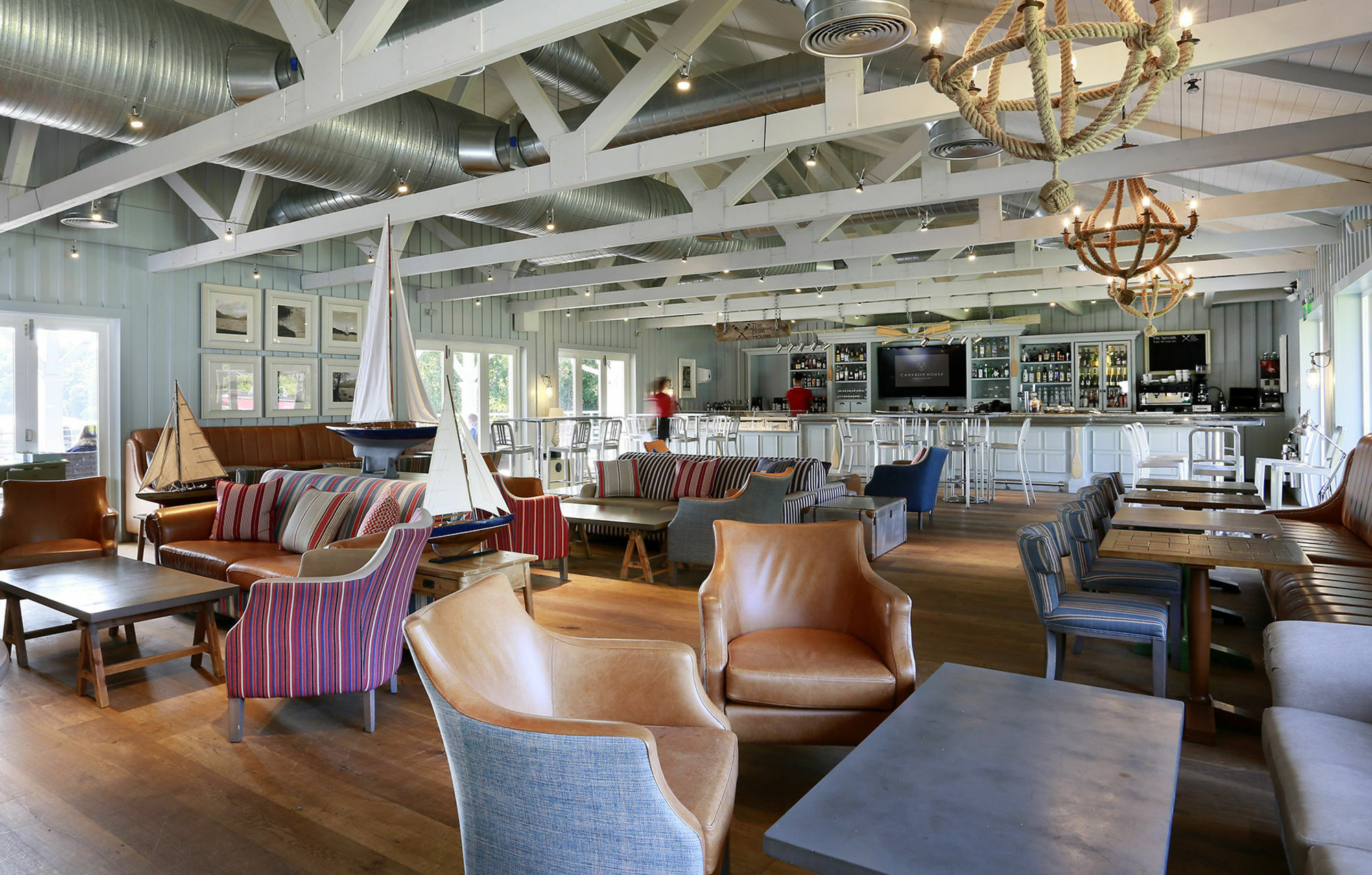 Cameron House on Loch Lomond Alexandria Exteriör bild The interior of the club